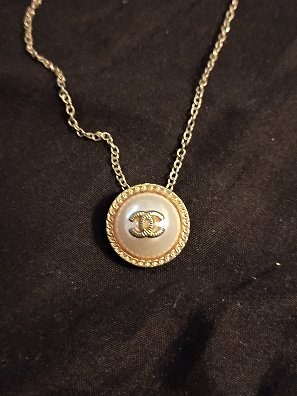 Vintage Chanel Gold Pearl Button Pendant Necklace - Cream/Gold